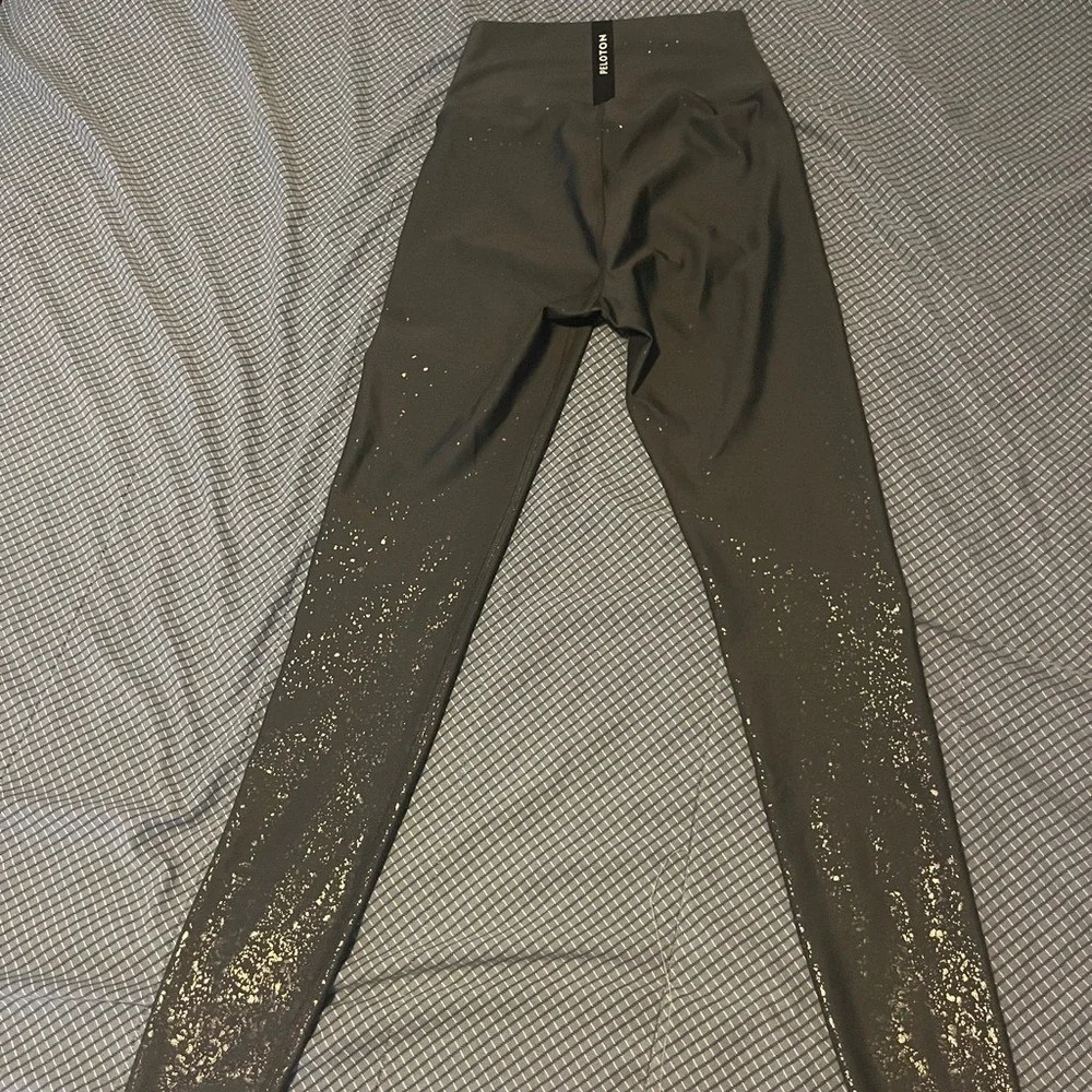 Peloton Womens High Rise Leggings Small‎ Gray Gold Foil Splatter Starry Night S